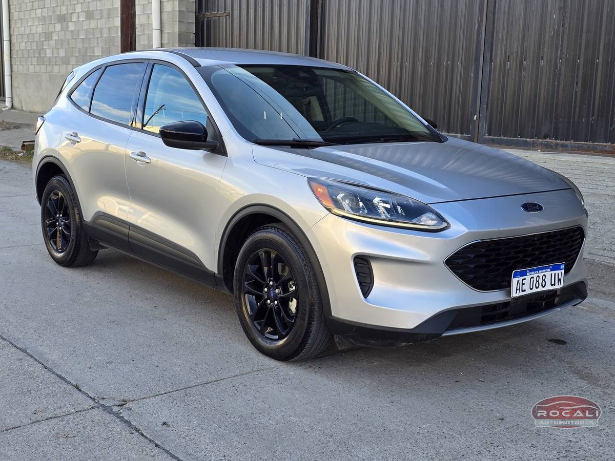 Ford Kuga SE 2.5L Hibrido AT FWD usado en Comodoro Rivadavia
