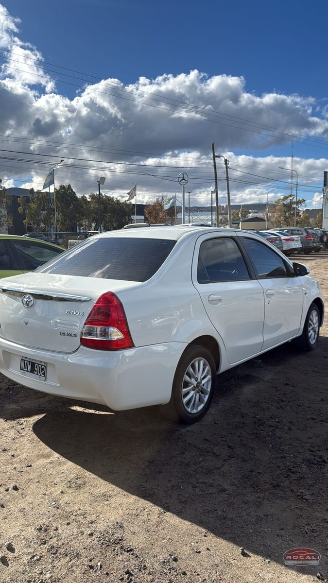 Toyota ETIOS XLS 1.5 M/T usado en Comodoro Rivadavia
